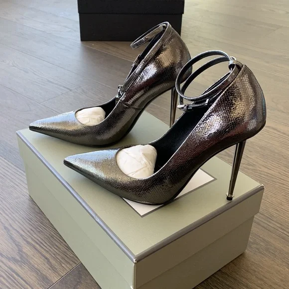 TOM FORD GUNMETAL PUMP W/ LOCK 38 - Picture 3 of 10